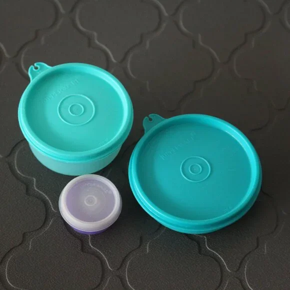 Tupperware Circular Lunch Containers Set - Picture 3 of 4